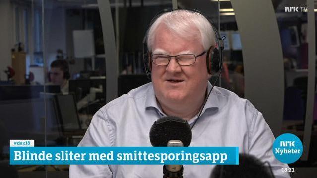 Skjermdump fra NRK Dagsnytt 18. Tema: Blinde sliter med smittesporingsapp