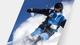 Foto av alpinist som renner ned en slalombakke.