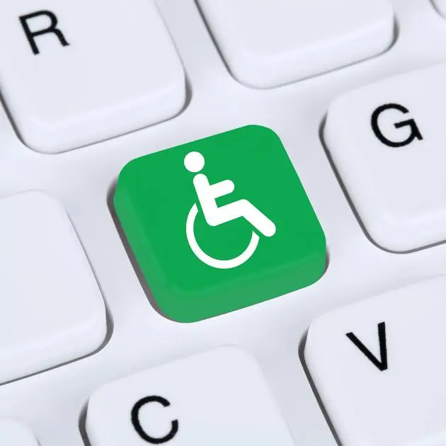 Bilde av en hvit rullestol på en grønn knapp på et tastatur